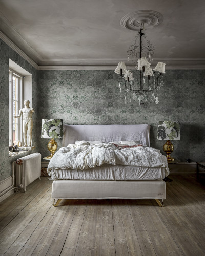 Tapet Qatar Sage, cu design floral vintage, în nuanțe de verde, în dormitor