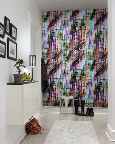 Tapet Neon City cu design abstract cu un amestec de culori neon, perfect pentru un hol, dormitor sau o zona de relaxare.