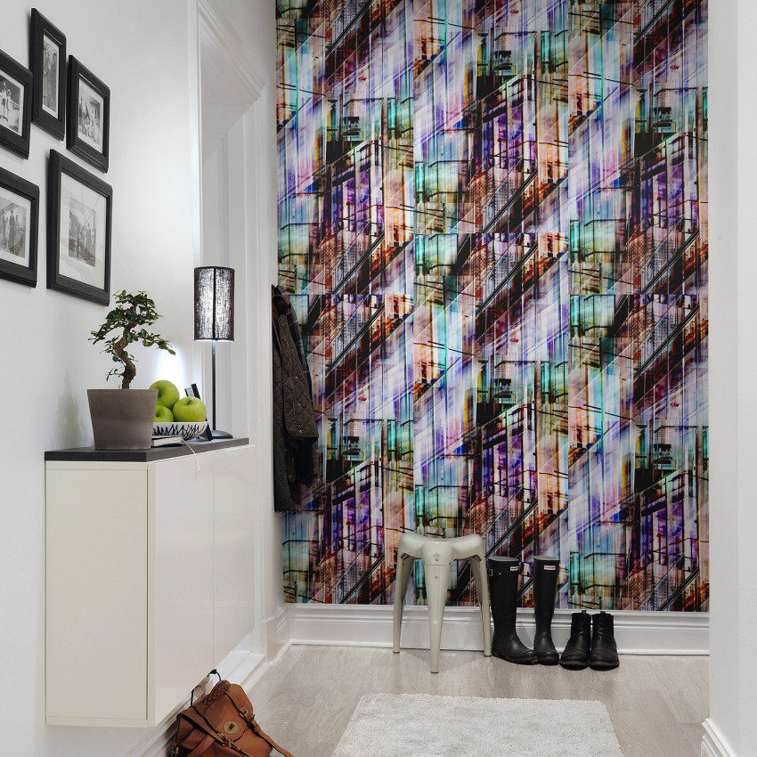 Tapet Neon City cu design abstract cu un amestec de culori neon, perfect pentru un hol, dormitor sau o zona de relaxare.