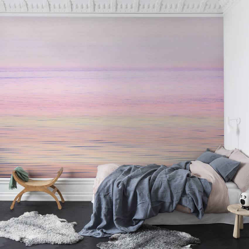 Fototapet cu imagine a unui apus de soare pe mare, cu culori pastelate.