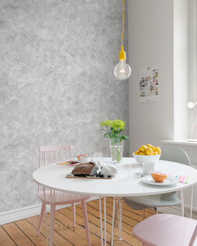 Tapet cu design modern de marmură, în decorul unei camere de mâncare