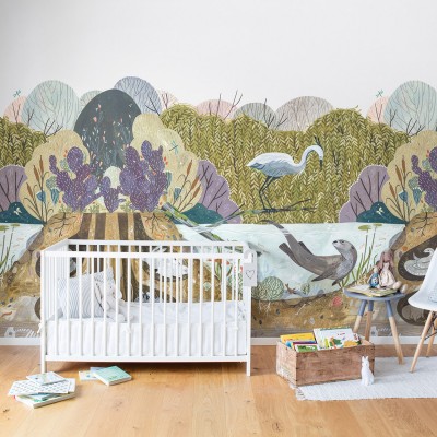 Wild Willows, un tapet cu design fermecător cu nuanțe de verde, gri și roz, perfect pentru camera copiilor.