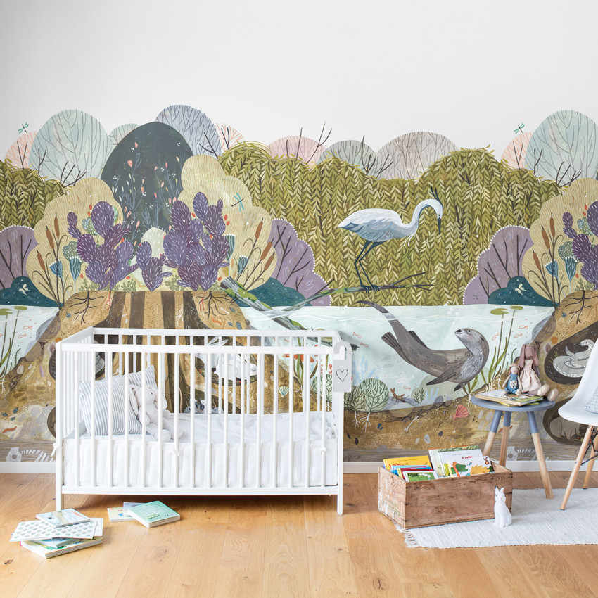 Wild Willows, un tapet cu design fermecător cu nuanțe de verde, gri și roz, perfect pentru camera copiilor.