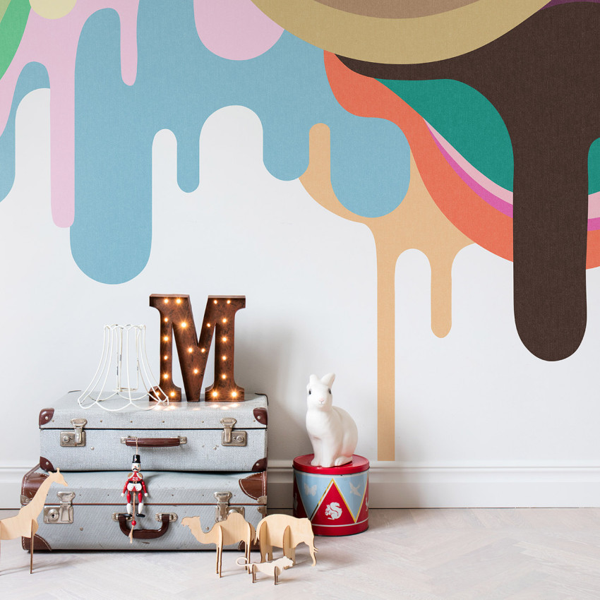 Tapet abstract cu culori vibrante, cu design inspirat de picturile de pe pereți