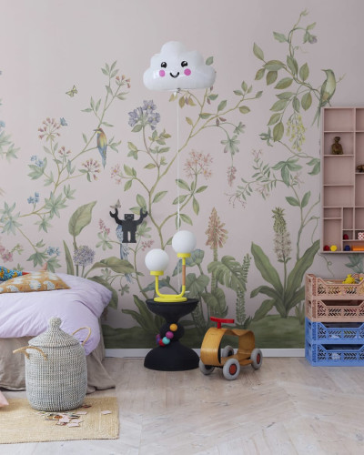 Tapet Chinoiserie Pink cu flori delicate și păsări colorate, pe fond roz.