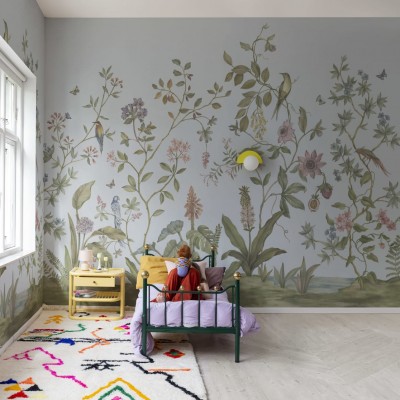 Tapet Chinoiserie Blue cu model floral complex.