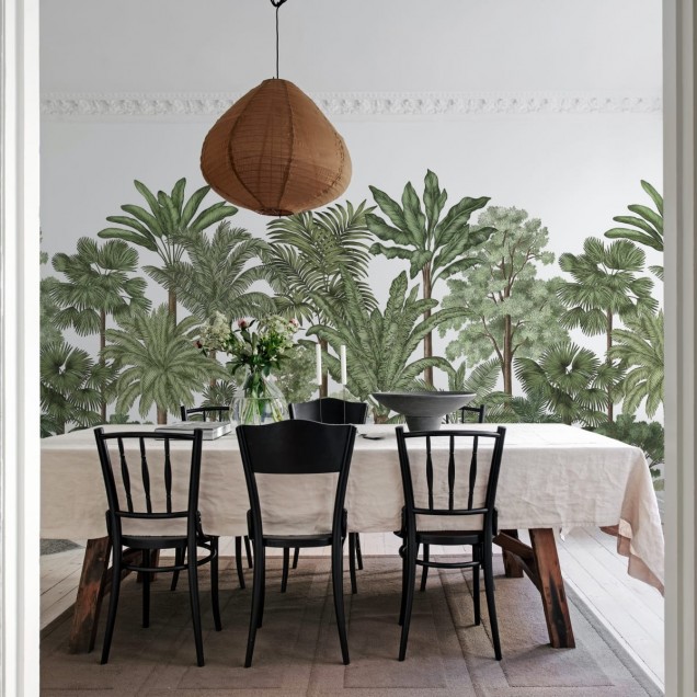 Tapet cu design tropical, cu palmieri luxurianti și frunze verzi