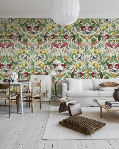 Tapet cu design exotic Whimsical Jungle, Day, cu flamingo roz, maimuțe joviale, păsări colorate și flori tropicale.