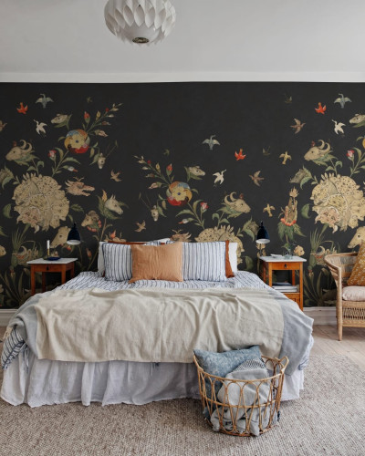 Tapet cu design artistic, cu motive florale și animale fantastice