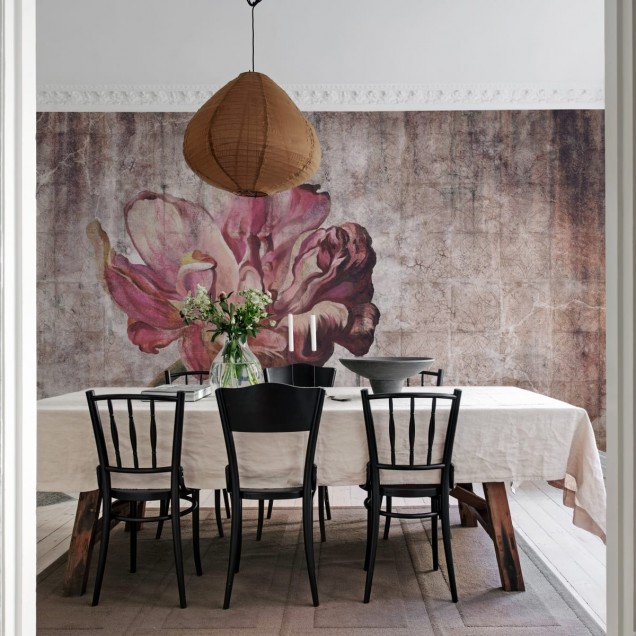 Wallpaper vintage cu o floare de mac.