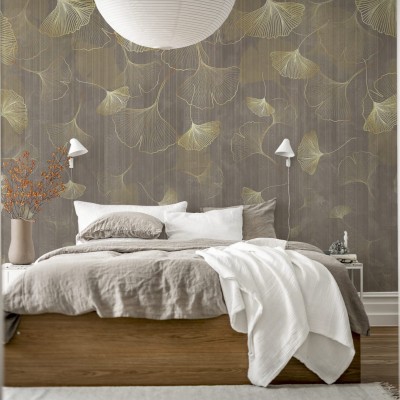 Tapet Ginkgo Leafs cu frunze de ginkgo imprimate pe un fond de lemn gri.