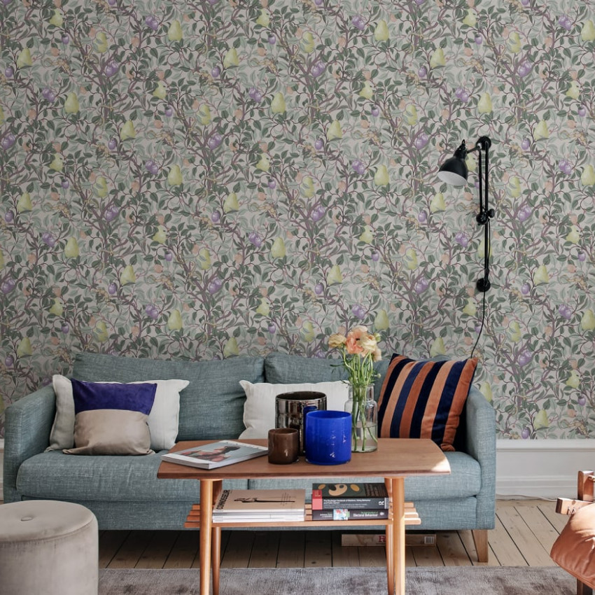 Wallpaper cu design floral pastelat, cu fructe și frunze, ideal pentru a adăuga o notă de eleganță și stil camerei.