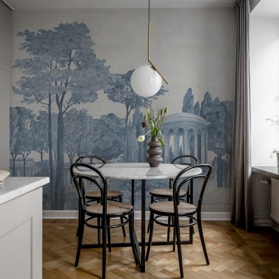 Tapet Chatsworth Park, Blue, cu un design clasic si un ton de albastru subtil, perfect pentru a crea o atmosfera relaxanta si primitoare in orice spatiu.