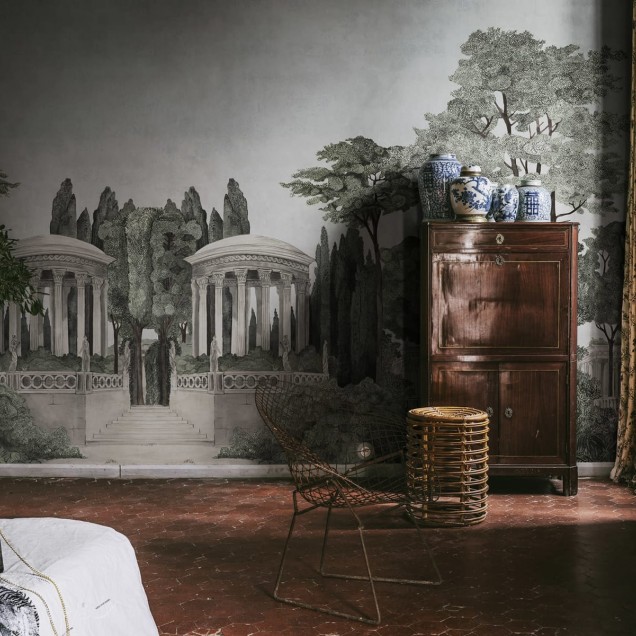 Tapet Chatsworth Park, Mirrored Day, cu design clasic, inspirat de frumusețea naturii, perfect pentru a adăuga un aer elegant și sofisticat spațiului dumneavoastră.