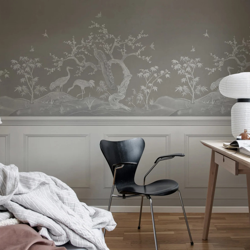 Tapet cu panouri Chinoiserie Lace, cu un design subtil in nuante de gri, ce infatiseaza un design clasic cu motive orientale.