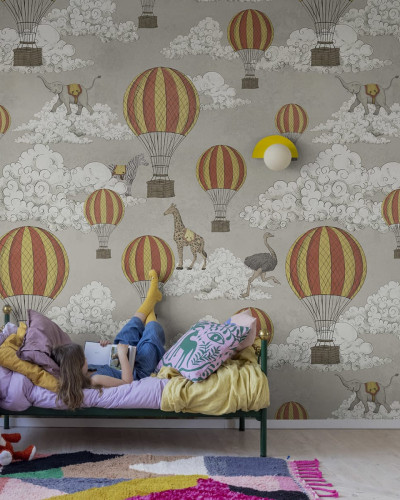 Tapet Dreamscape cu baloane cu aer cald si animale simpatice, culori pastelate si design vintage.