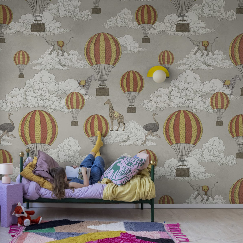 Tapet Dreamscape cu baloane cu aer cald si animale simpatice, culori pastelate si design vintage.