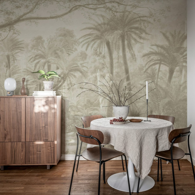 Wallpaper cu palmieri in nuante de bej, perfect pentru un living sau un dormitor modern.