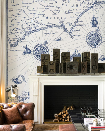 Tapet Tres Tintas & Rebel Walls, Carte Marin, cu harta nautica antica, albastru, design vintage