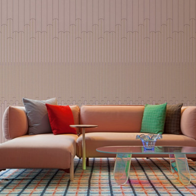 Wallpaper Tres Tintas & Deco Mural, cu un design minimalist, modern, cu liniile verticale întrerupte de arce elegante.