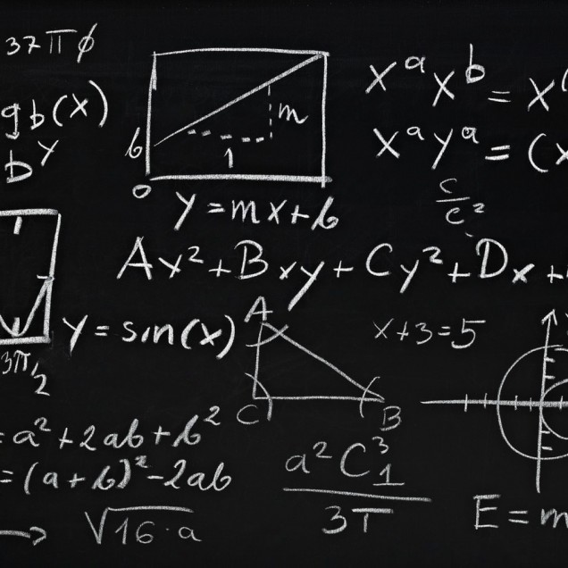 Tapet cu simboluri matematice pe fundal negru