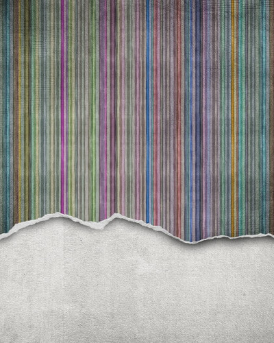 Tapet foto cu dungi multicolore pe un fond cu textura de ciment, rupt in partea de jos.