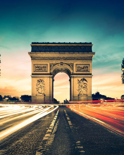 Tapet 3D cu imaginea Arc de Triomphe din Paris, in lumina noptii.