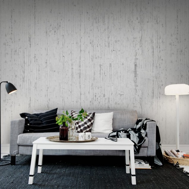 Tapet Lime Washed Wall cu aspect de perete vopsit cu var, într-un hol modern.