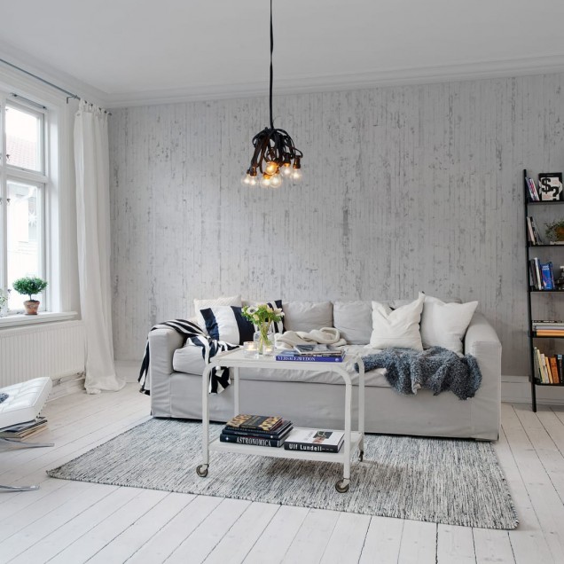 Tapet Lime Washed Wall cu aspect de perete vopsit cu var, într-un hol modern.