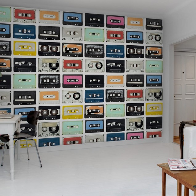 Tapet cu design vintage de casete audio.