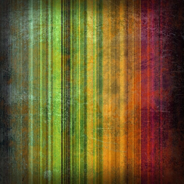 Tapet cu dungi colorate, cu nuanțe calde și vii, perfect pentru a crea o atmosferă primitoare.