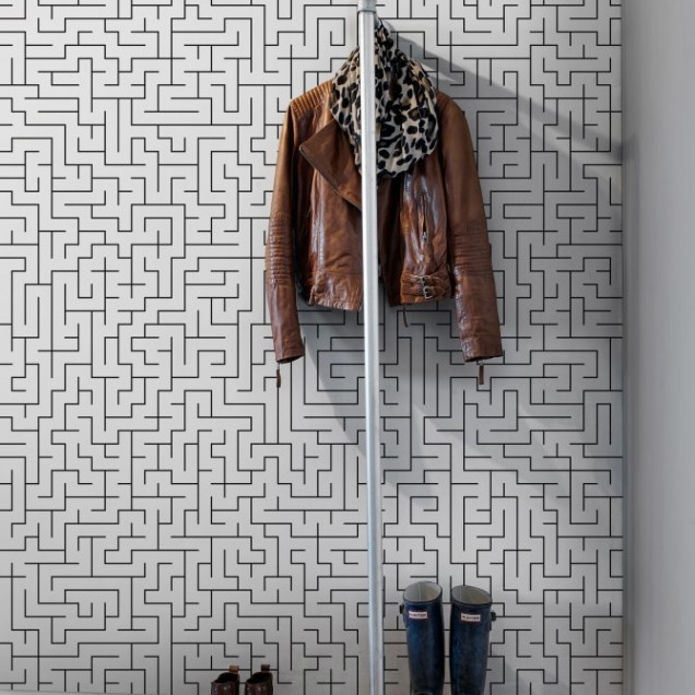 Tapet cu design de labirint, în culori neutre, ideal pentru living, dormitor sau sală de mese