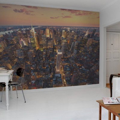 Un Cityscape modern cu cladiri inalte, strazi luminoase si un cer senin, perfect pentru livinguri, dormitoare sau birouri.