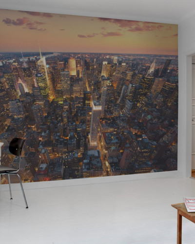 Un Cityscape modern cu cladiri inalte, strazi luminoase si un cer senin, perfect pentru livinguri, dormitoare sau birouri.