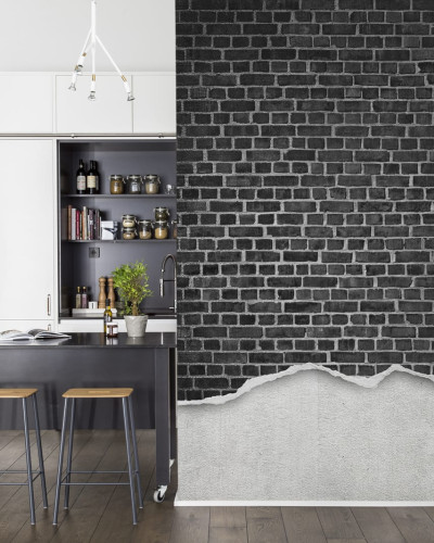 Tapet Well-Worn Brick Wall, Black, cu un perete din cărămidă uzat de culoare neagră, pentru un design industrial modern.