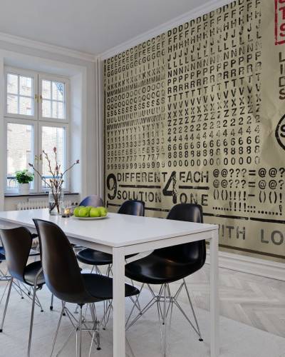 Tapet cu design Rubber Stamp, wide, cu litere si numere stampilate in negru pe un fundal beige.