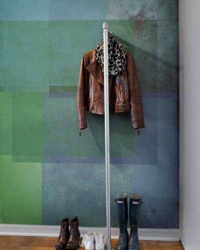 Tapet modern Screen Emerald cu design geometric subtil, în nuanțe de verde și albastru.