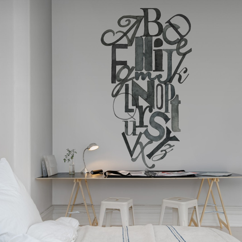 Tapet Ink Letters, Rainbow, cu litere stilizate în culori vibrante, perfect pentru a adăuga personalitate oricărei camere.