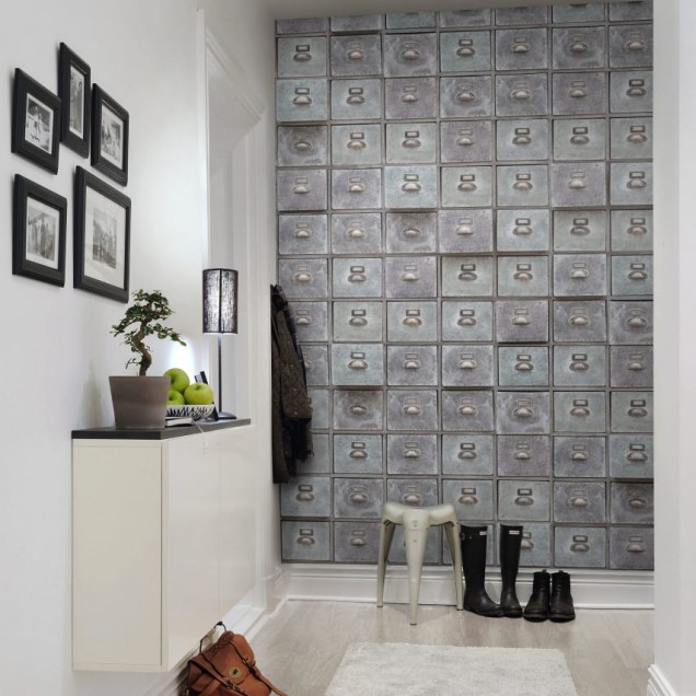 Tapet cu design vintage cu sertare metalice, ideal pentru un decor industrial.