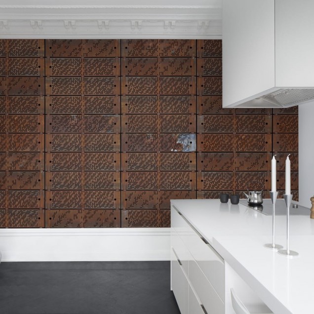 Wallpaper Punch Cards, cu design industrial modern, inspirat de cartonasele perforate, cu textură metalică.