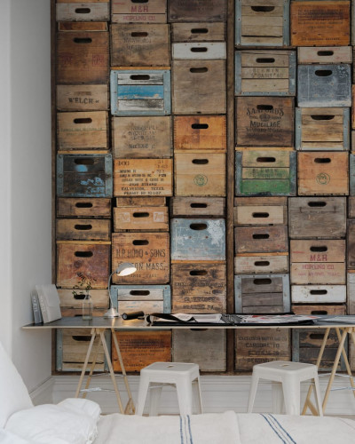 Tapet cu design industrial cu cutii din lemn vechi