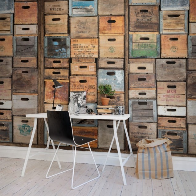 Tapet cu design industrial cu cutii din lemn vechi