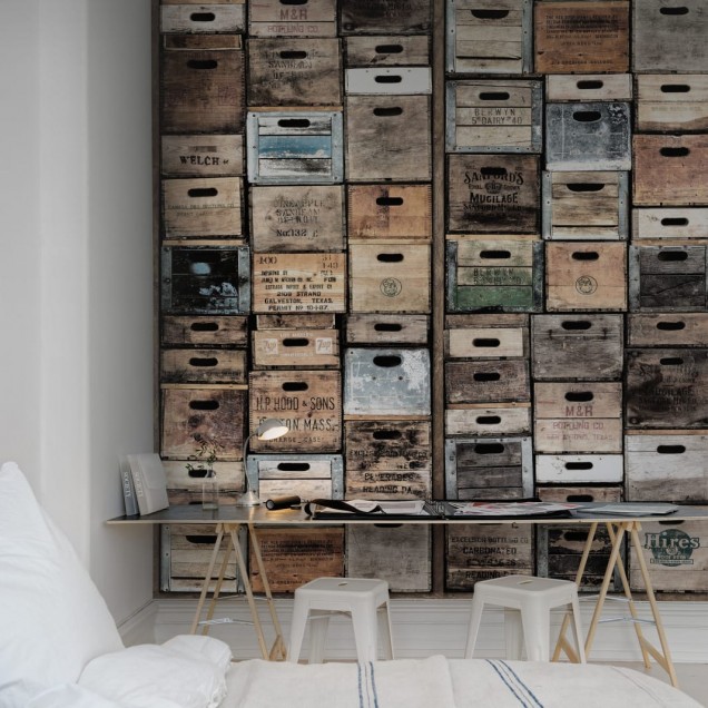 Tapet cutii vintage, design industrial urban, cutii din lemn, aspect eclectic, texturi autentice, tonuri calde