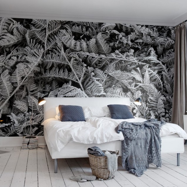 Tapet 3D Frost Leaf, cu un design minimalist de frunze de ferigă înghețate, ideal pentru un decor modern.