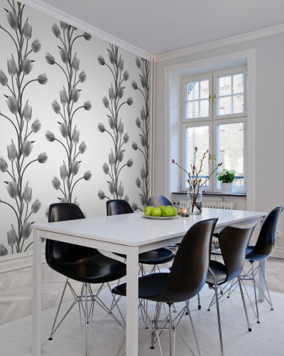 Tapet floral minimalist cu tulpi de flori gri pe un fundal alb.