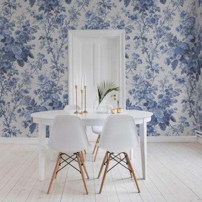 Tapet floral Porcelain Blue cu design inspirat din porțelanul tradițional.