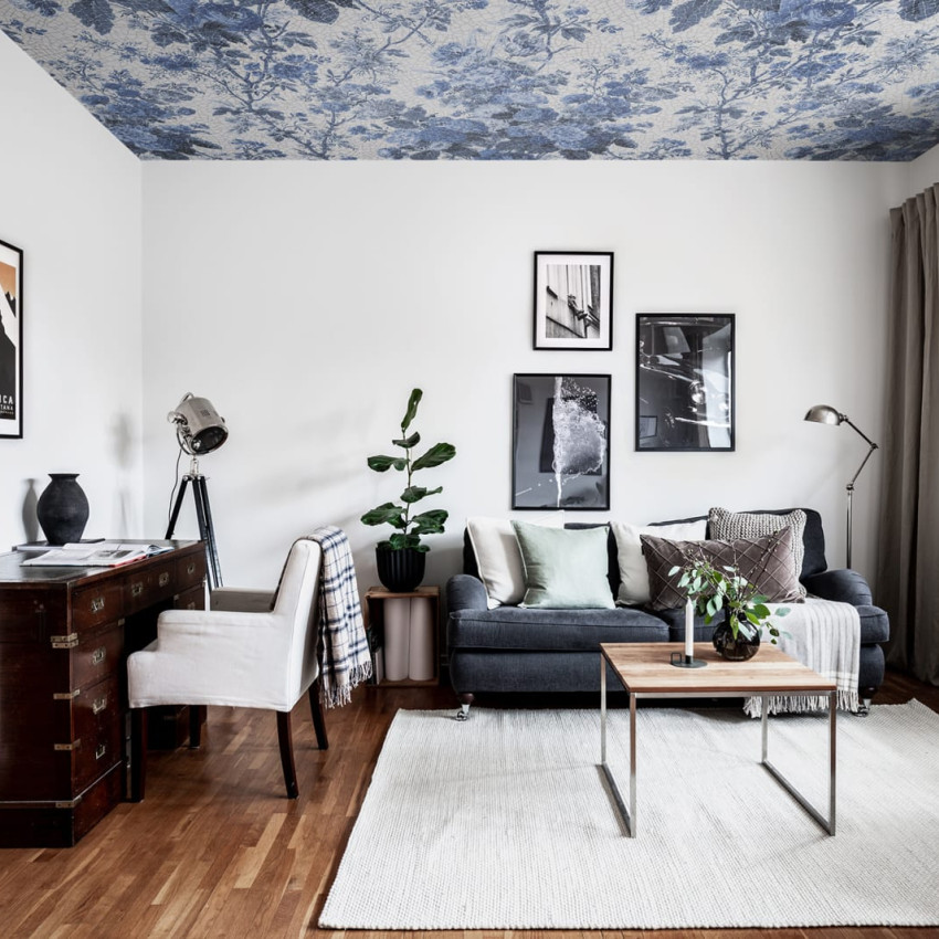 Tapet floral roz cu flori delicate.