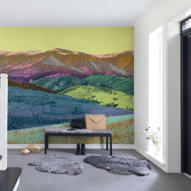 Tapet 3D cu imagine montană, utilizat pentru decorarea camerei unui copil.