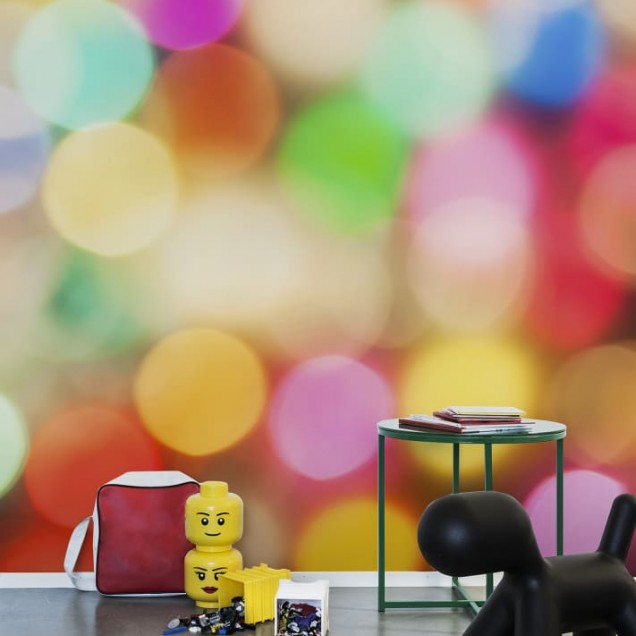 Tapet colorat cu efect de confetti în decor interior