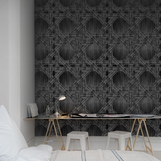 Tapet Denim Trellis Negru - Un model geometric elegant din denim negru, perfect pentru a adăuga un strop de stil modern oricărei încăperi.